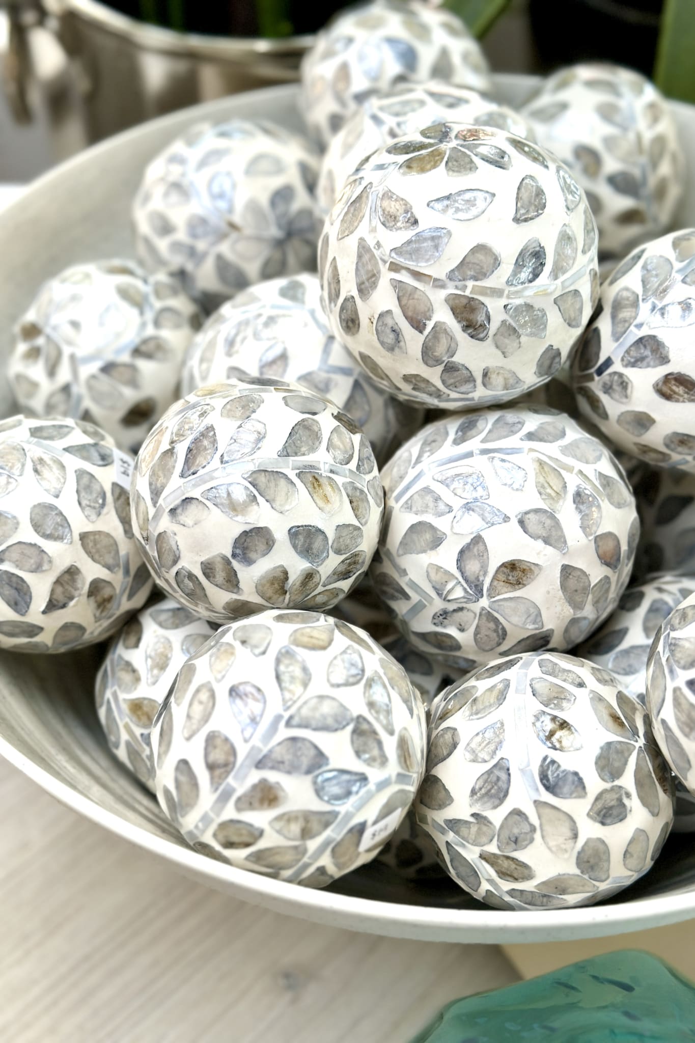 Vine Capiz Shell Inlay Ball 8cm - Magpie Style