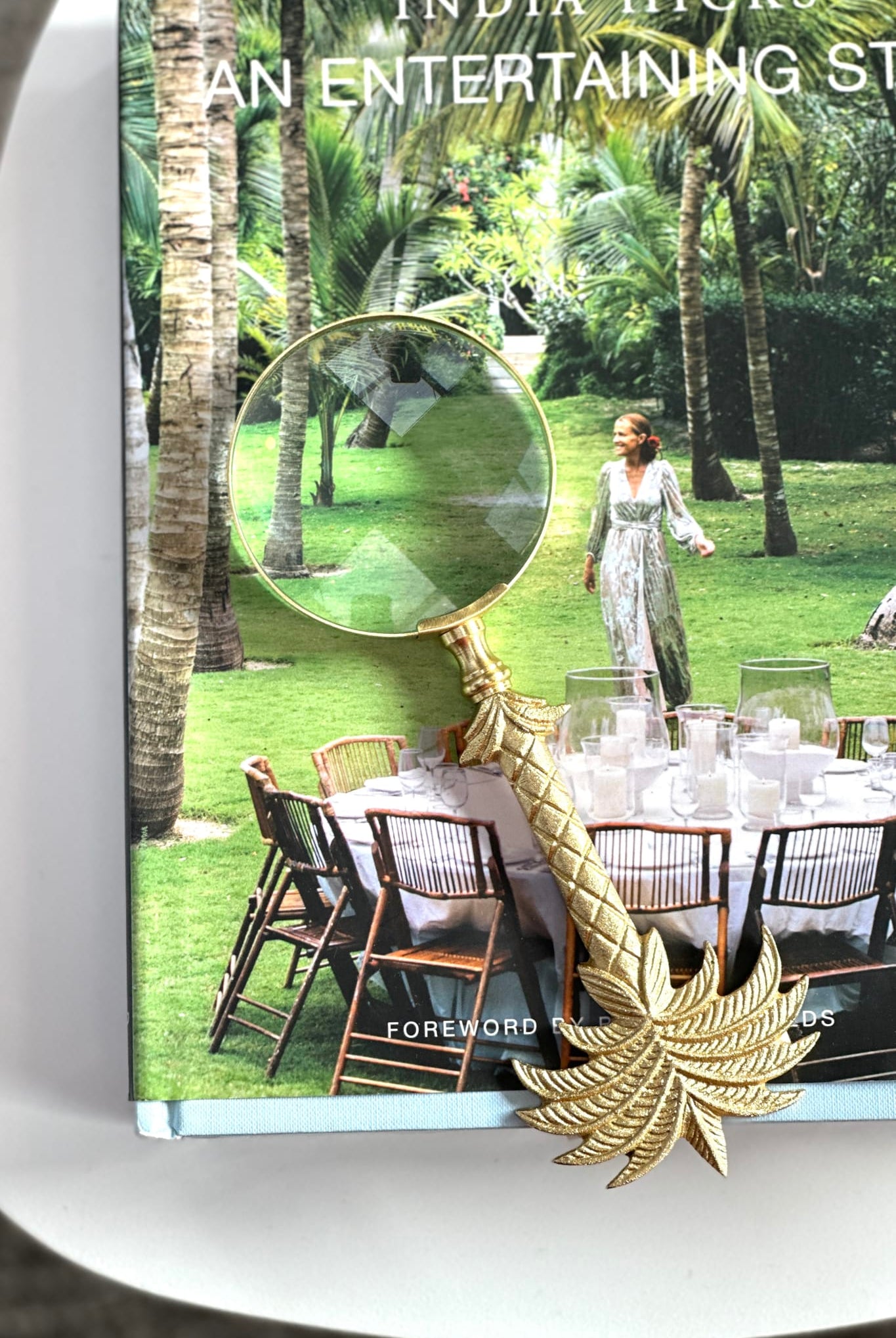 Palm Royale Magnifying Glass - Magpie Style