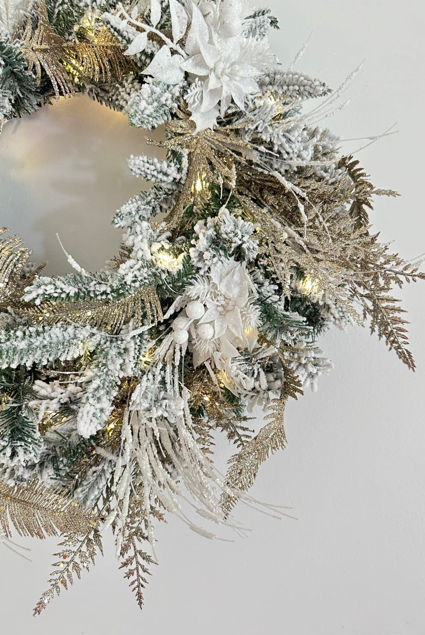 Champagne Snow Feather Christmas Wreath (with Lights) - Magpie Style