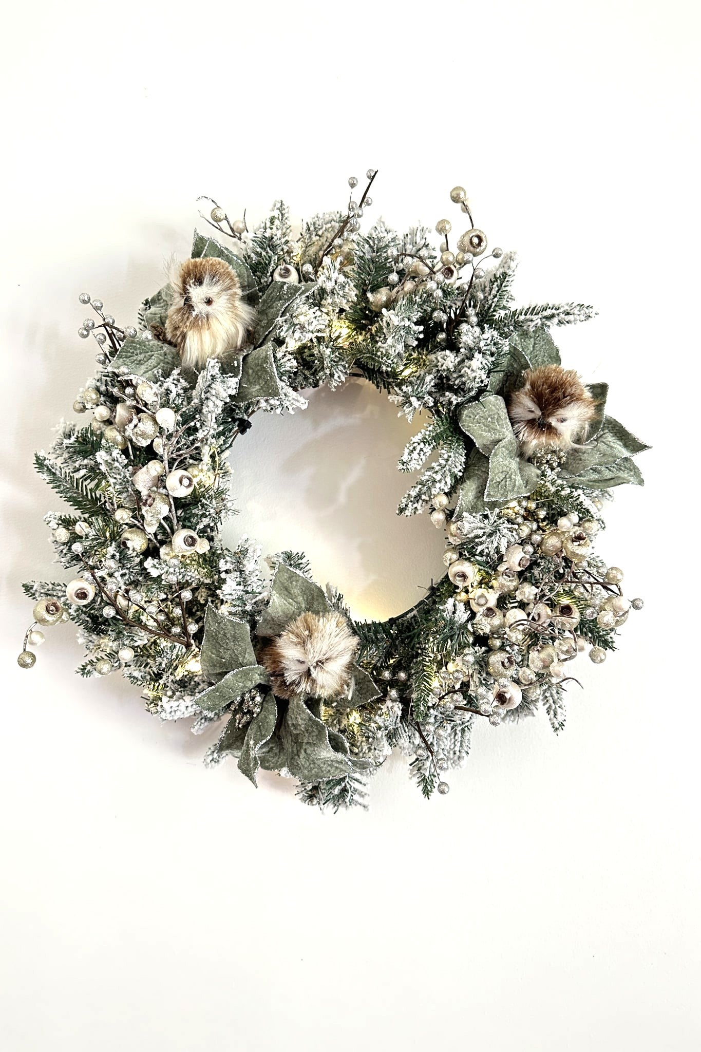 Woodlands Bespoke Wreath (with Lights) - Magpie Style