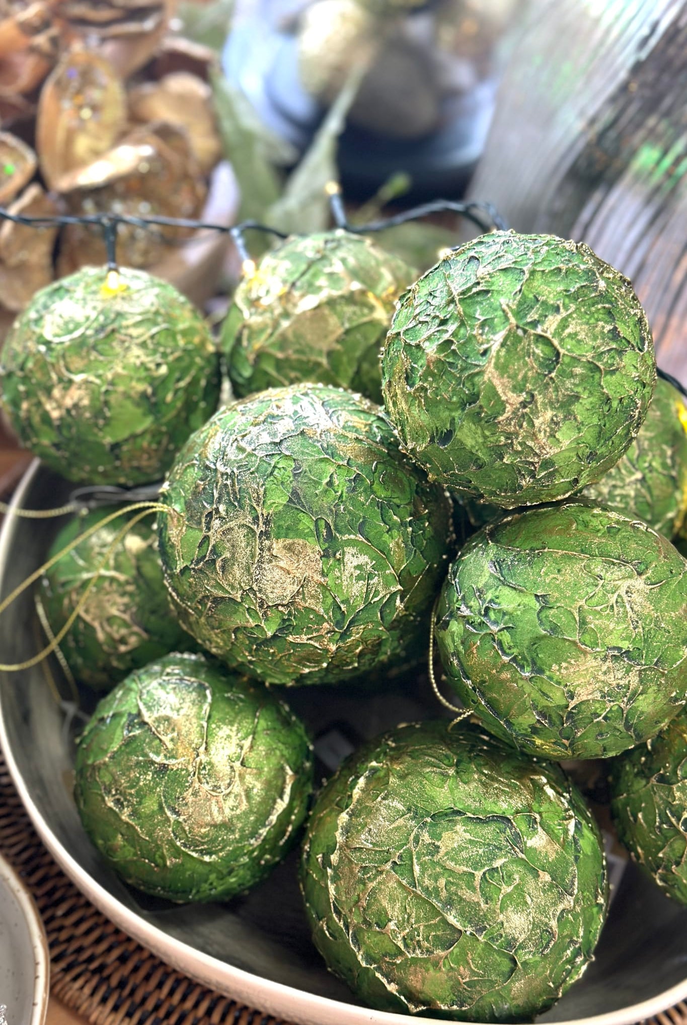 Elegant Leaf Ball - Large Green - Magpie Style