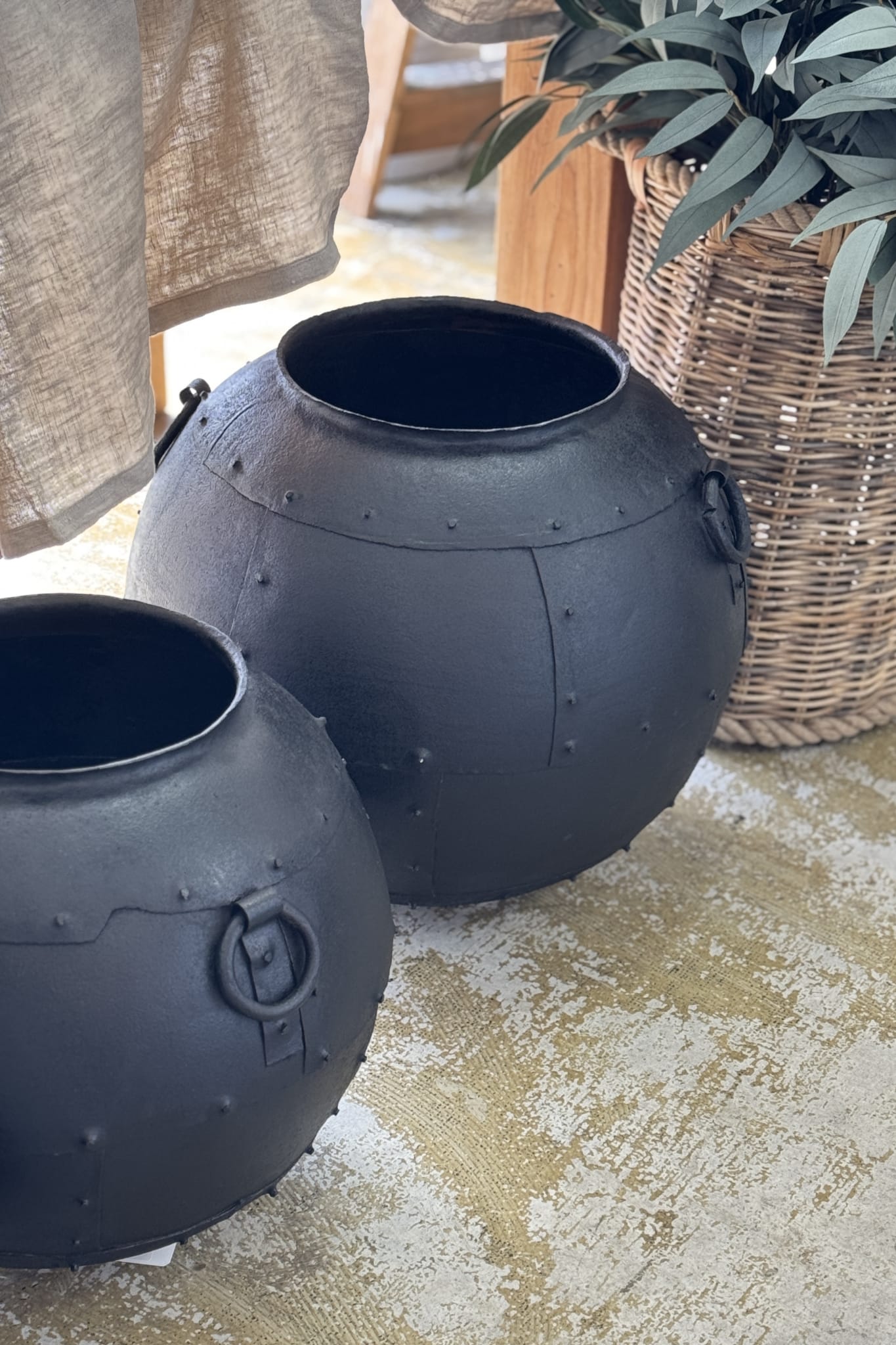 Vintage Iron Pot Medium - Magpie Style