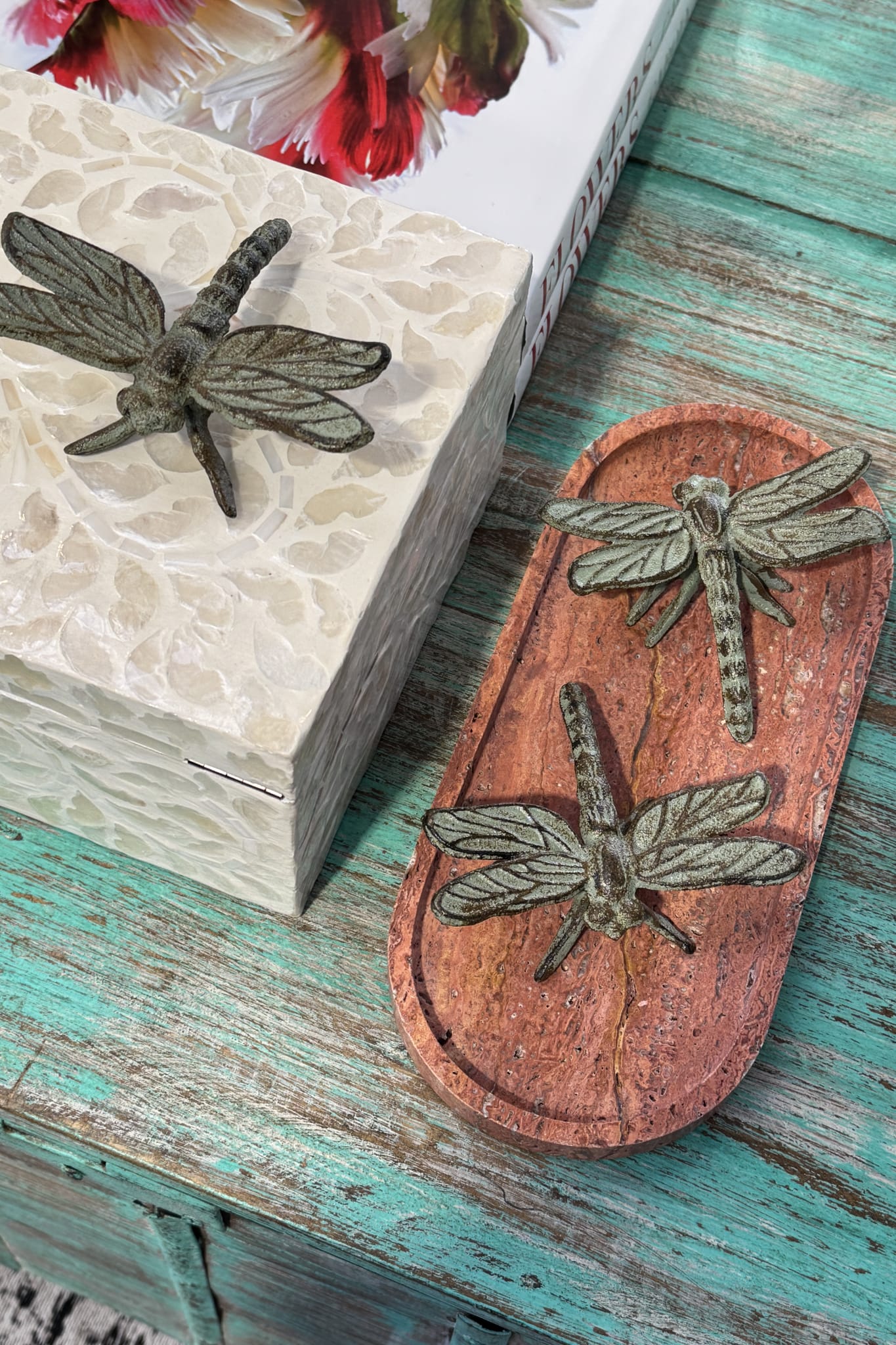 Antique Sitting Dragonfly - Magpie Style