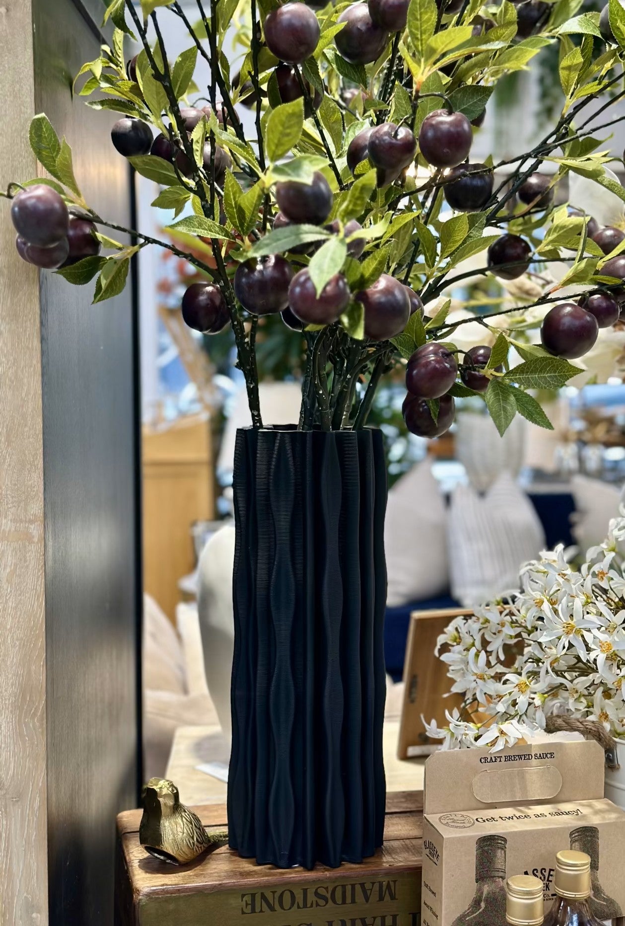 Ilukatt Black Rib Ceramic Vase - Magpie Style