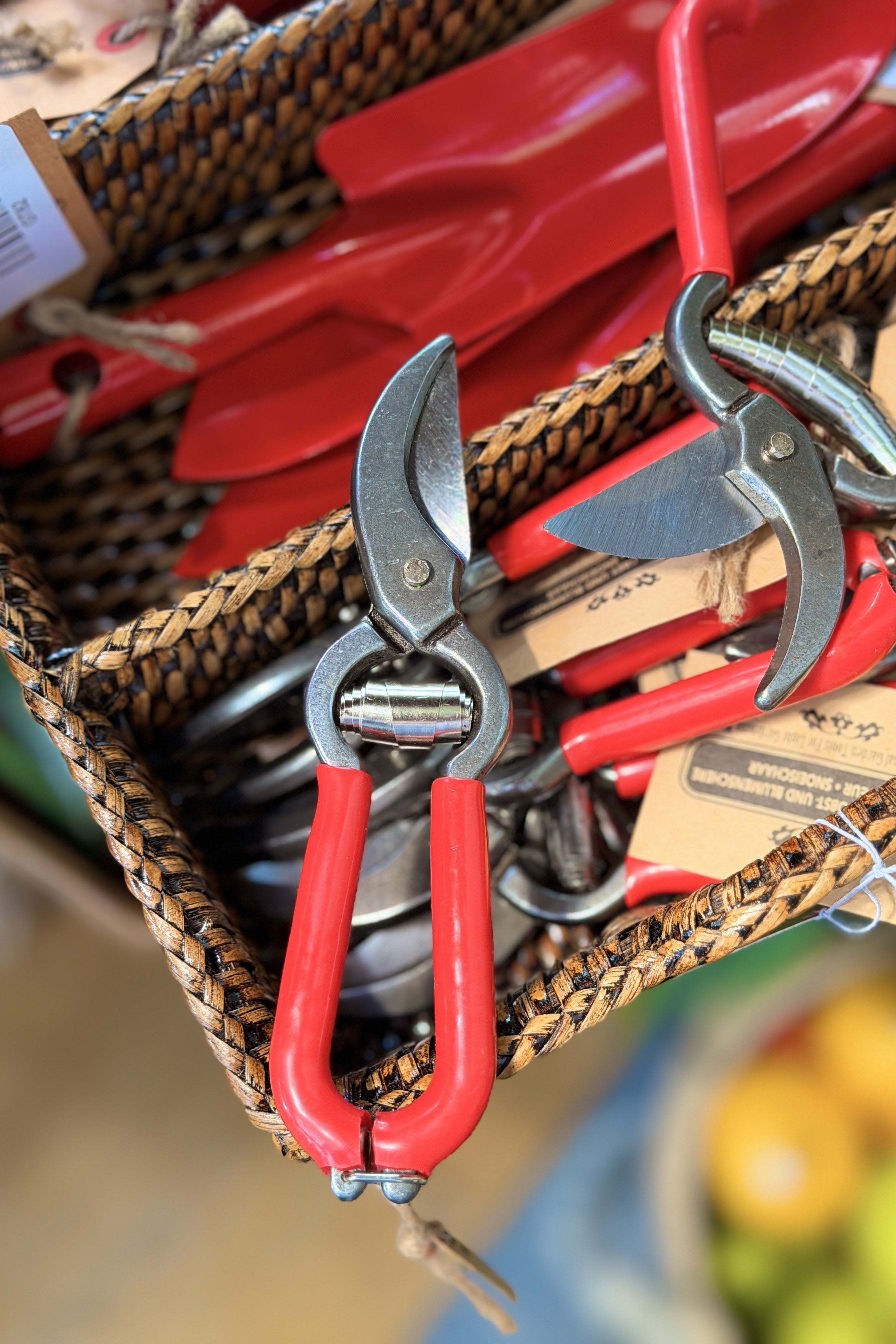 Pruner - Red Handle - Magpie Style