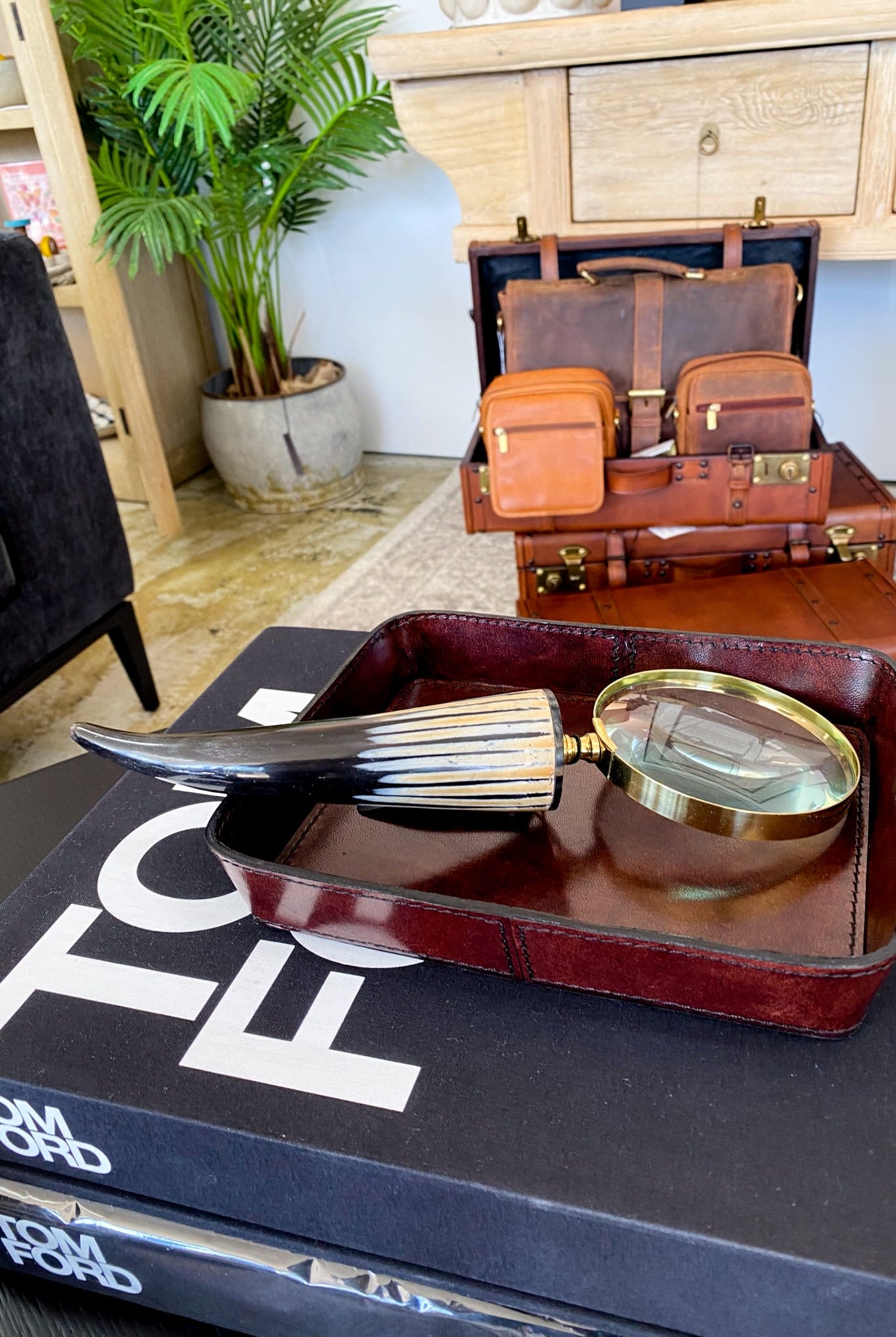 Medium Leather Curved Tray - Dark Brown - Magpie Style