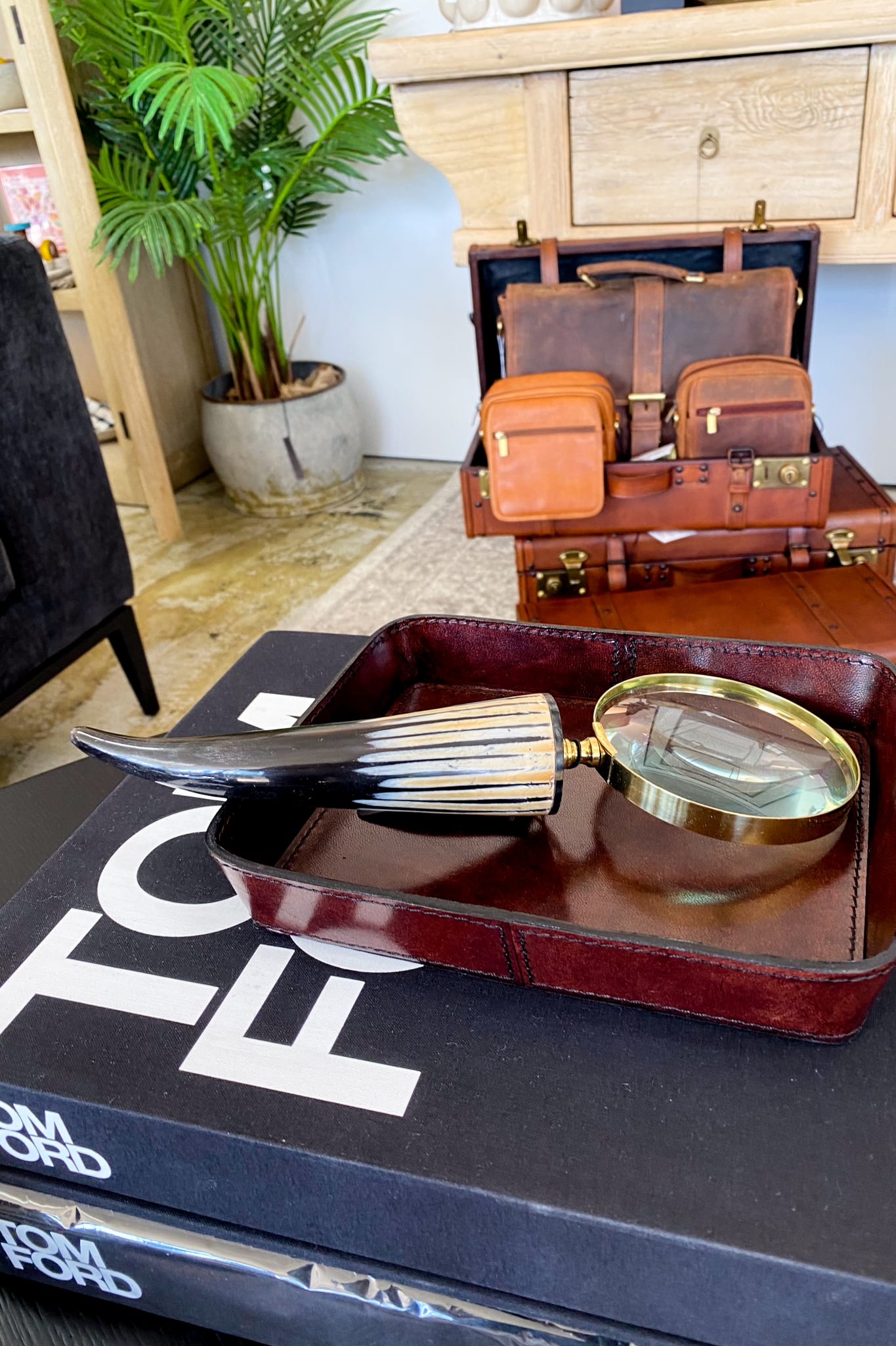 Medium Leather Curved Tray - Dark Brown - Magpie Style