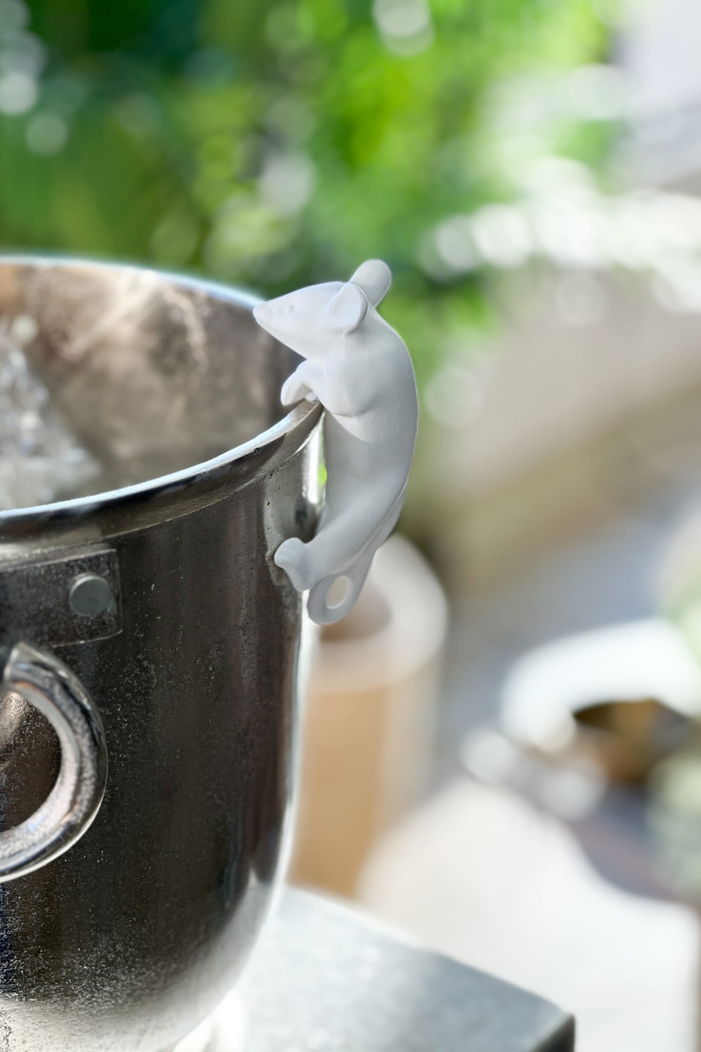 Porcelain Hanging Mouse - Magpie Style