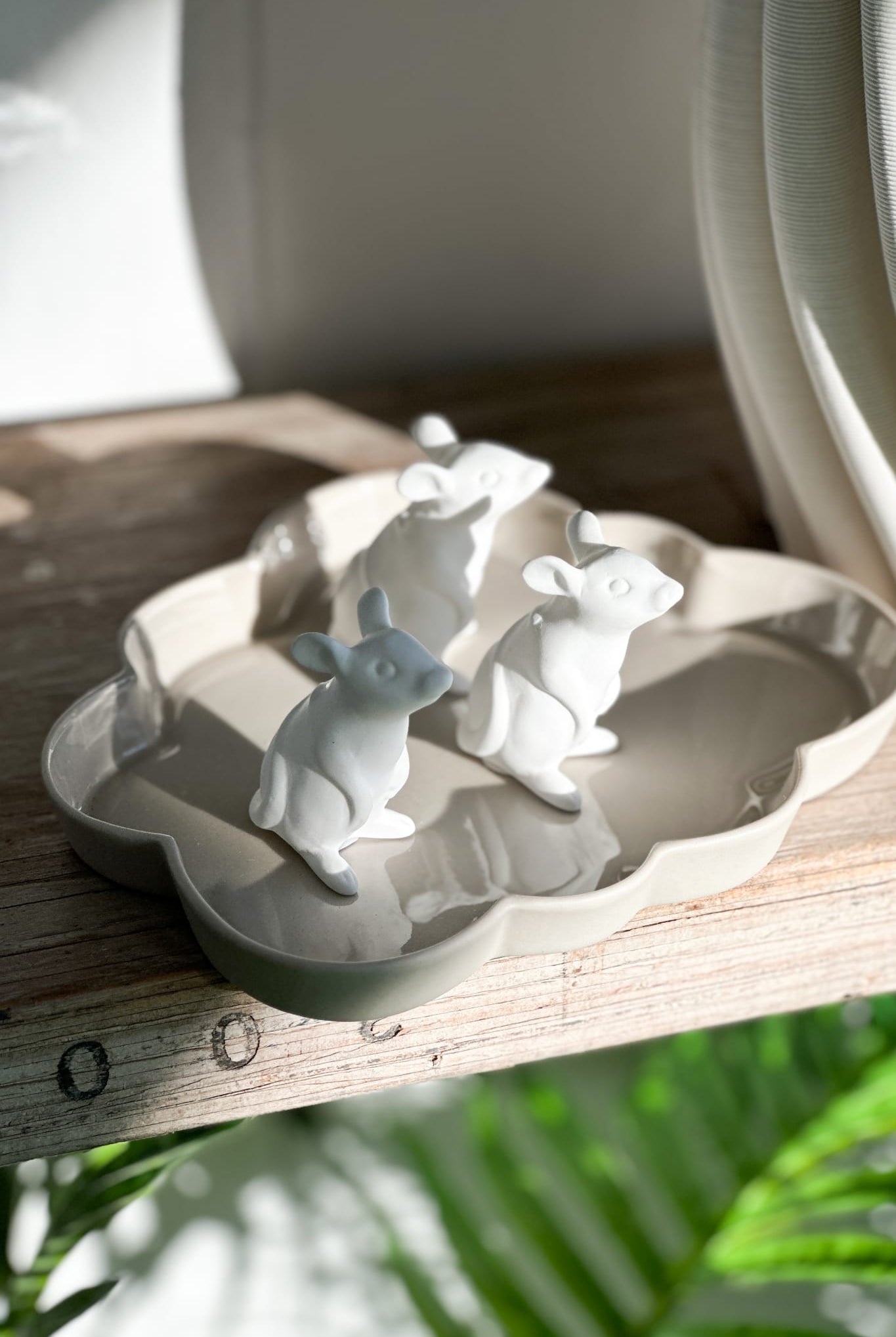 Porcelain Standing Mouse - Magpie Style