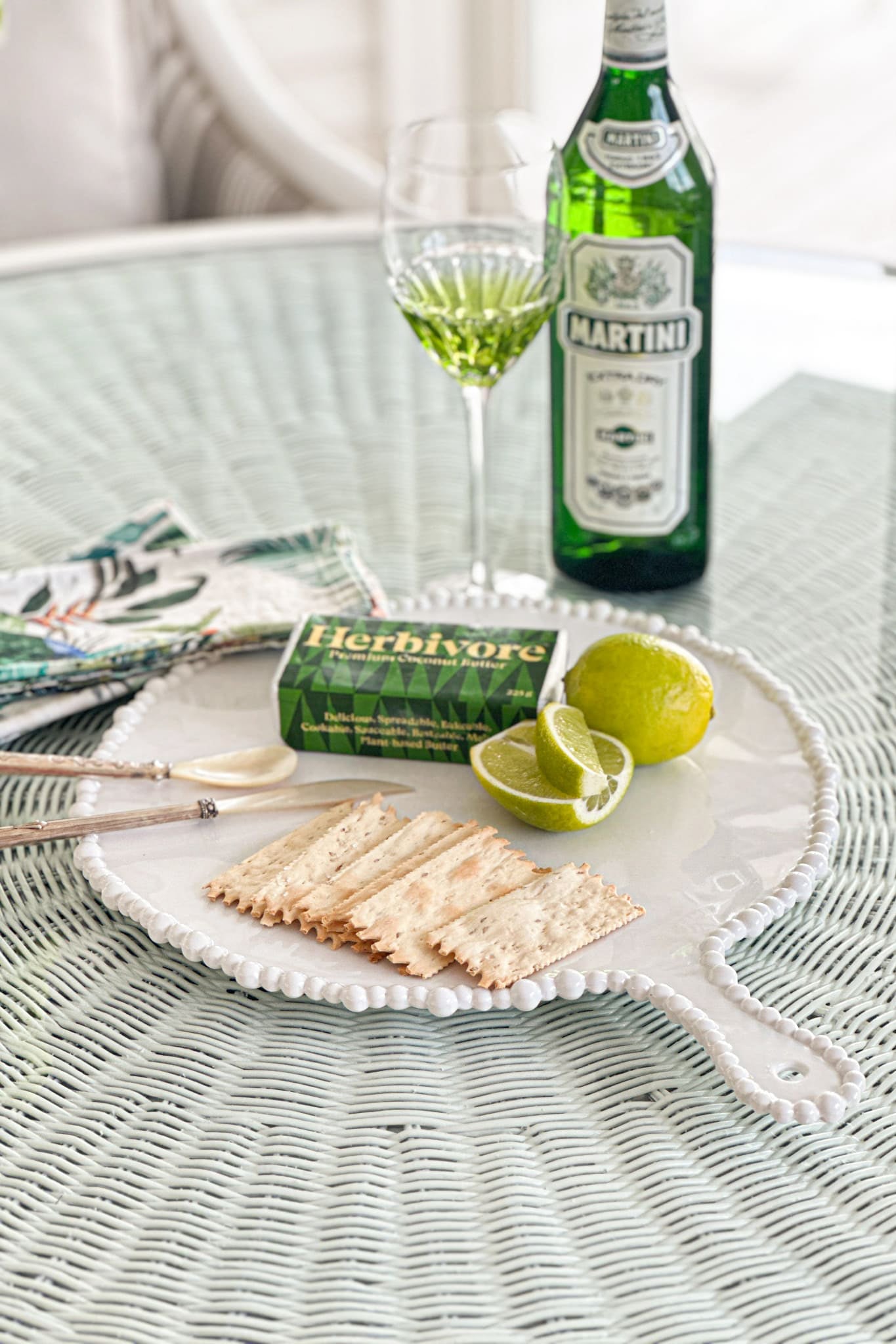 Round Pearl Melamine Platter with Handle - Magpie Style