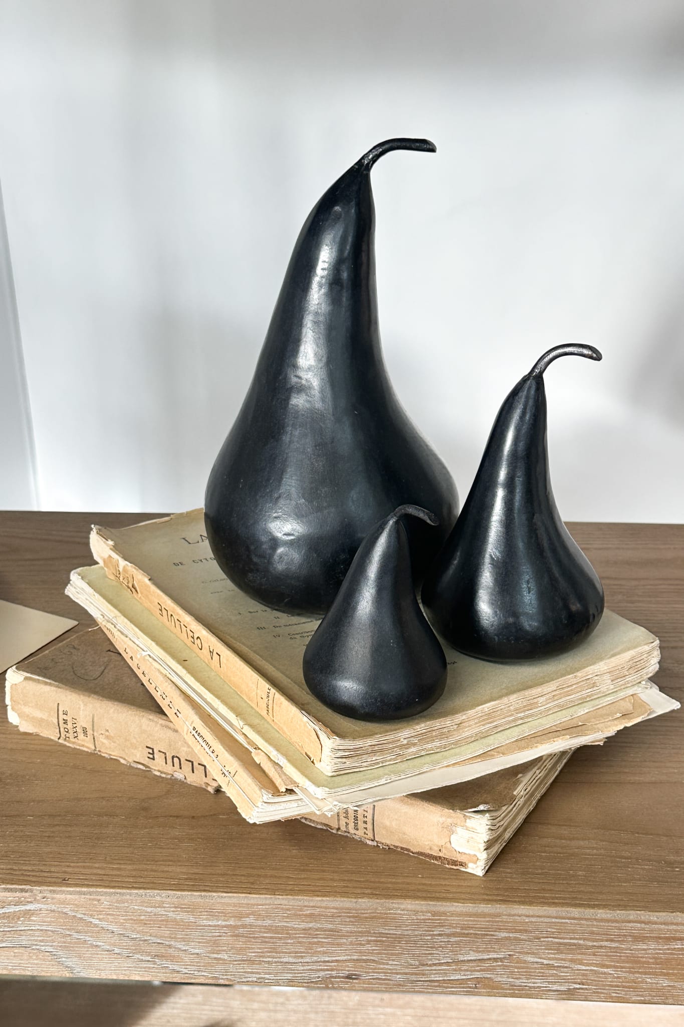 Large Black Marble Pear - Magpie Style