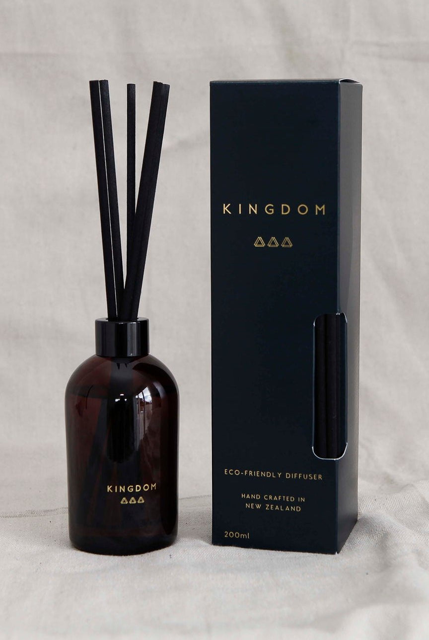 Kingdom Blackberry & Bay Silk Fibre Diffuser 200ml lifestyle image 2