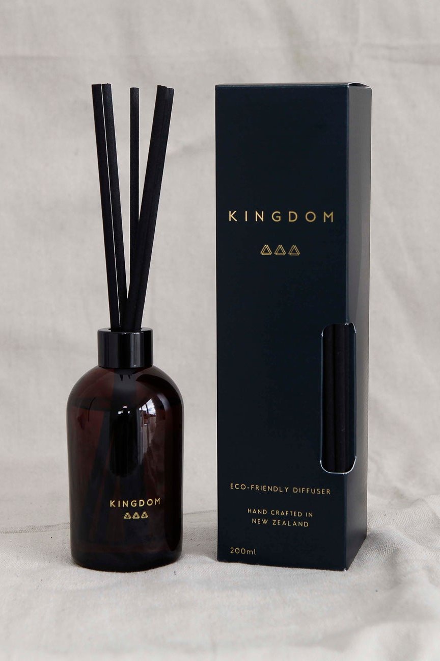 Kingdom Blackberry & Bay Silk Fibre Diffuser 200ml lifestyle image 2