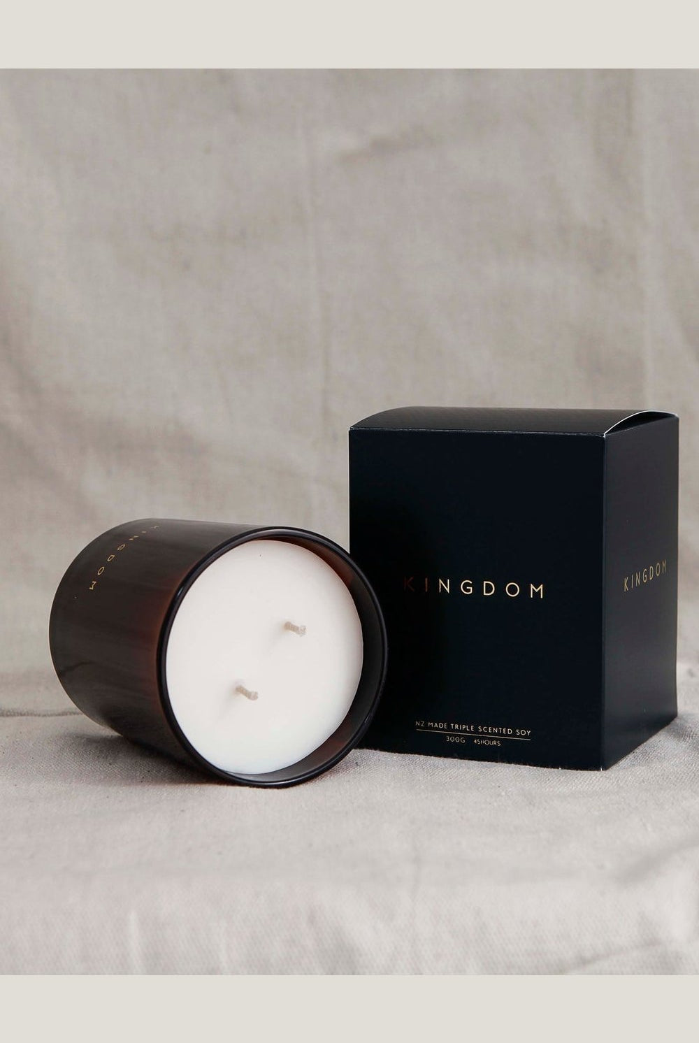Kingdom Lemongrass & Lime Luxury Soy Candle 300g lifestyle image 4