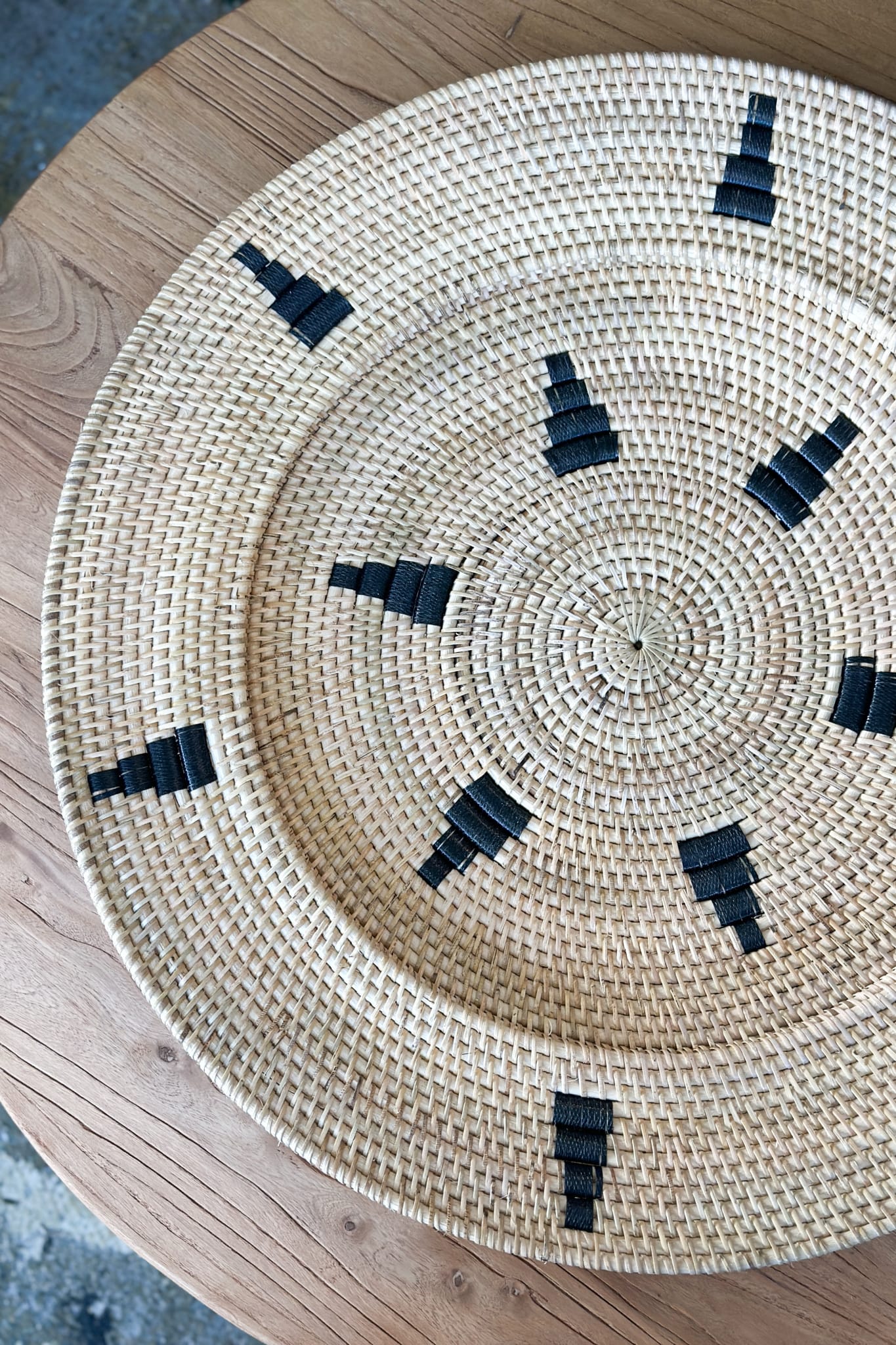 Lombok Deco XL Centre Plate - Black/Natural - Magpie Style