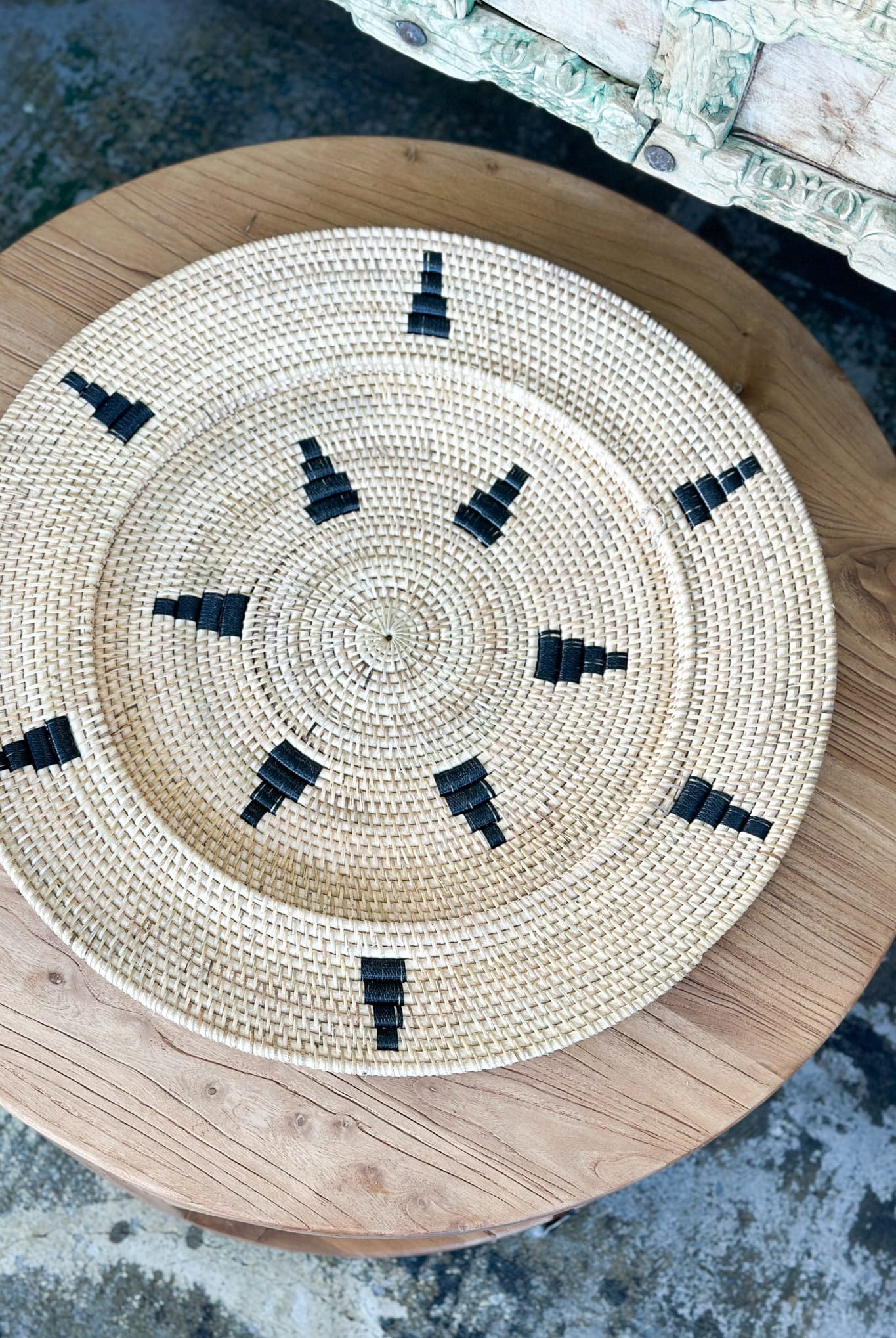 Lombok Deco XL Centre Plate - Black/Natural - Magpie Style