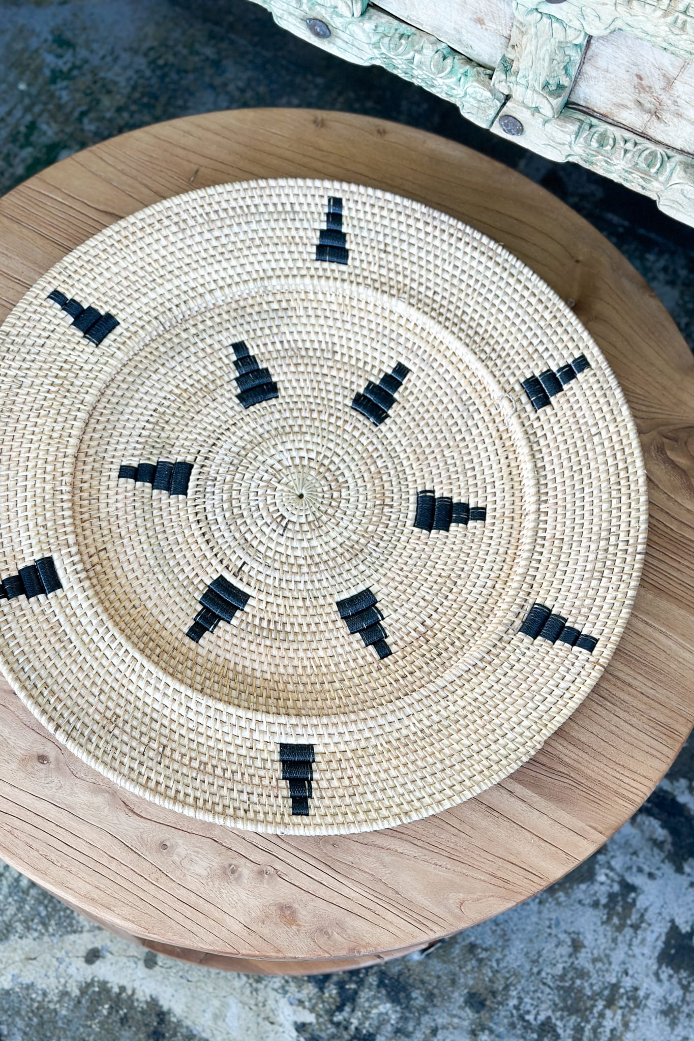 Lombok Deco XL Centre Plate - Black/Natural - Magpie Style