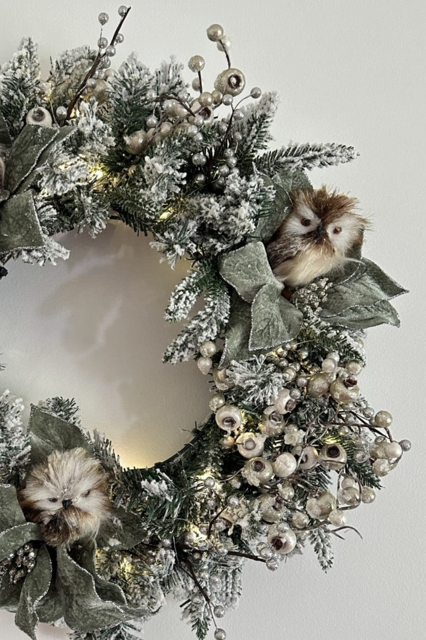 Woodlands Bespoke Wreath (with Lights) - Magpie Style