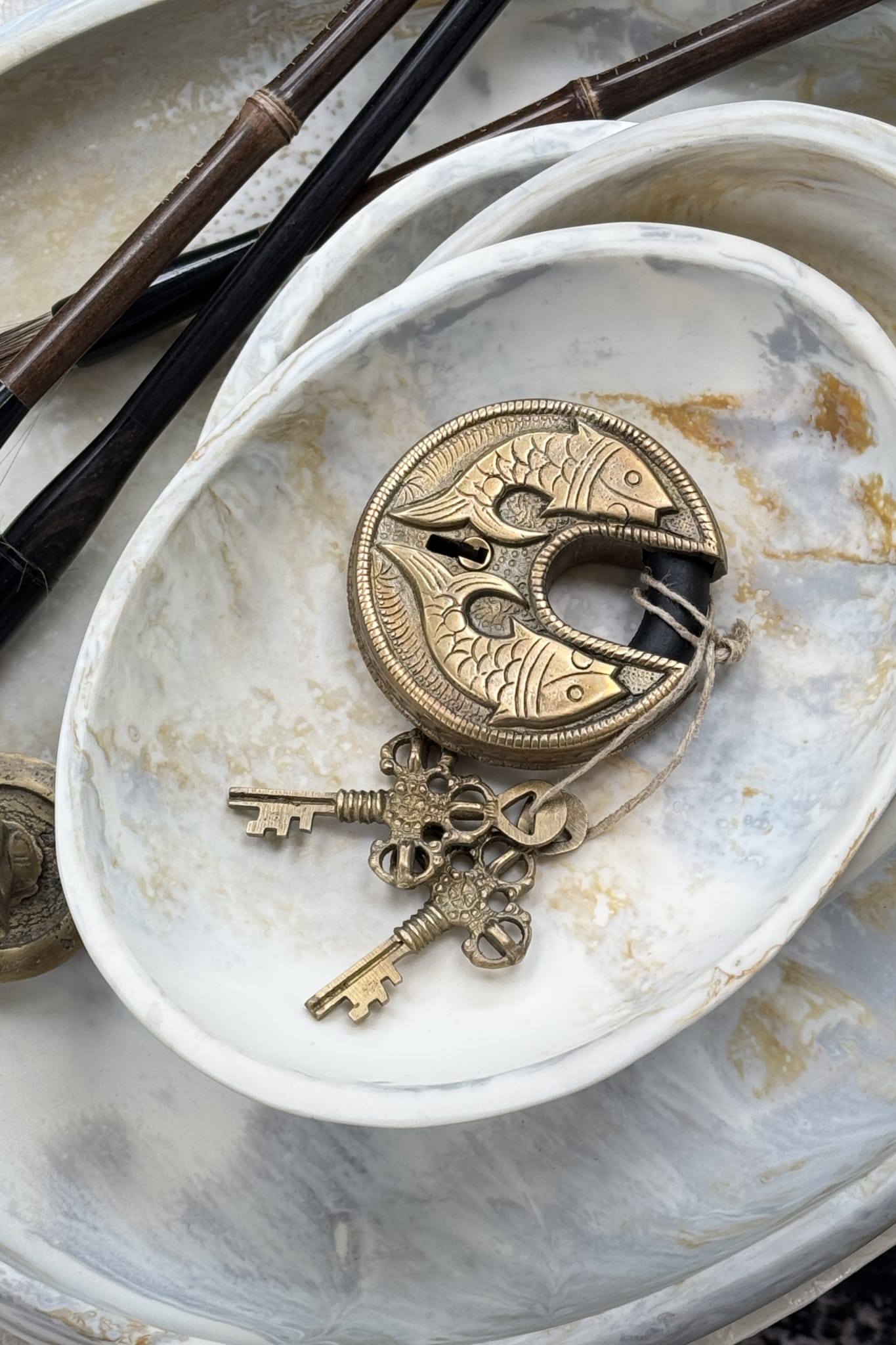 Round Fish Lock - Brass - Magpie Style