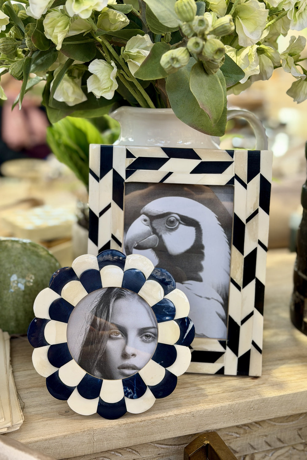 Riviera Scallop Frame