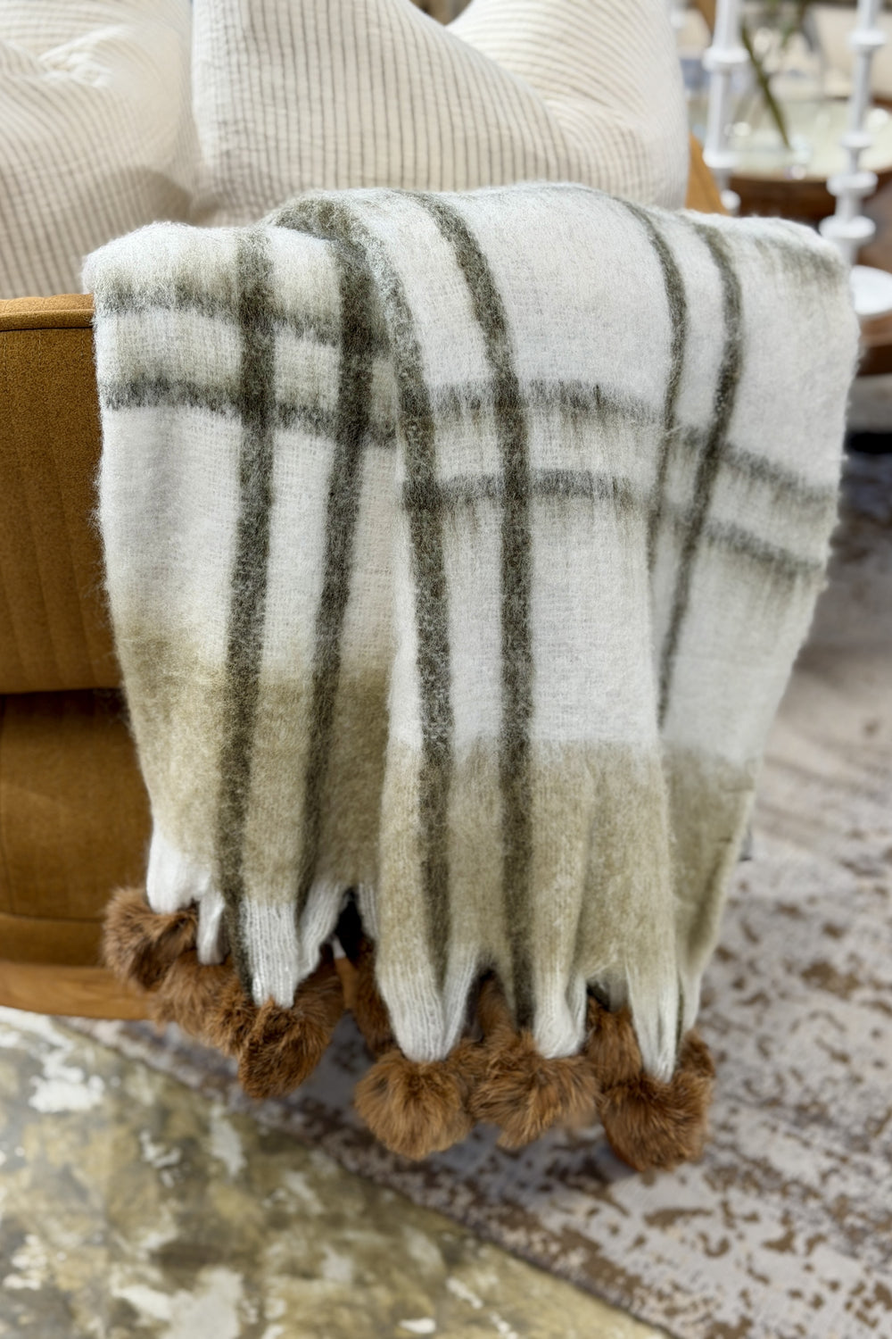 Aspen Pom-Pom Throw - Coffee