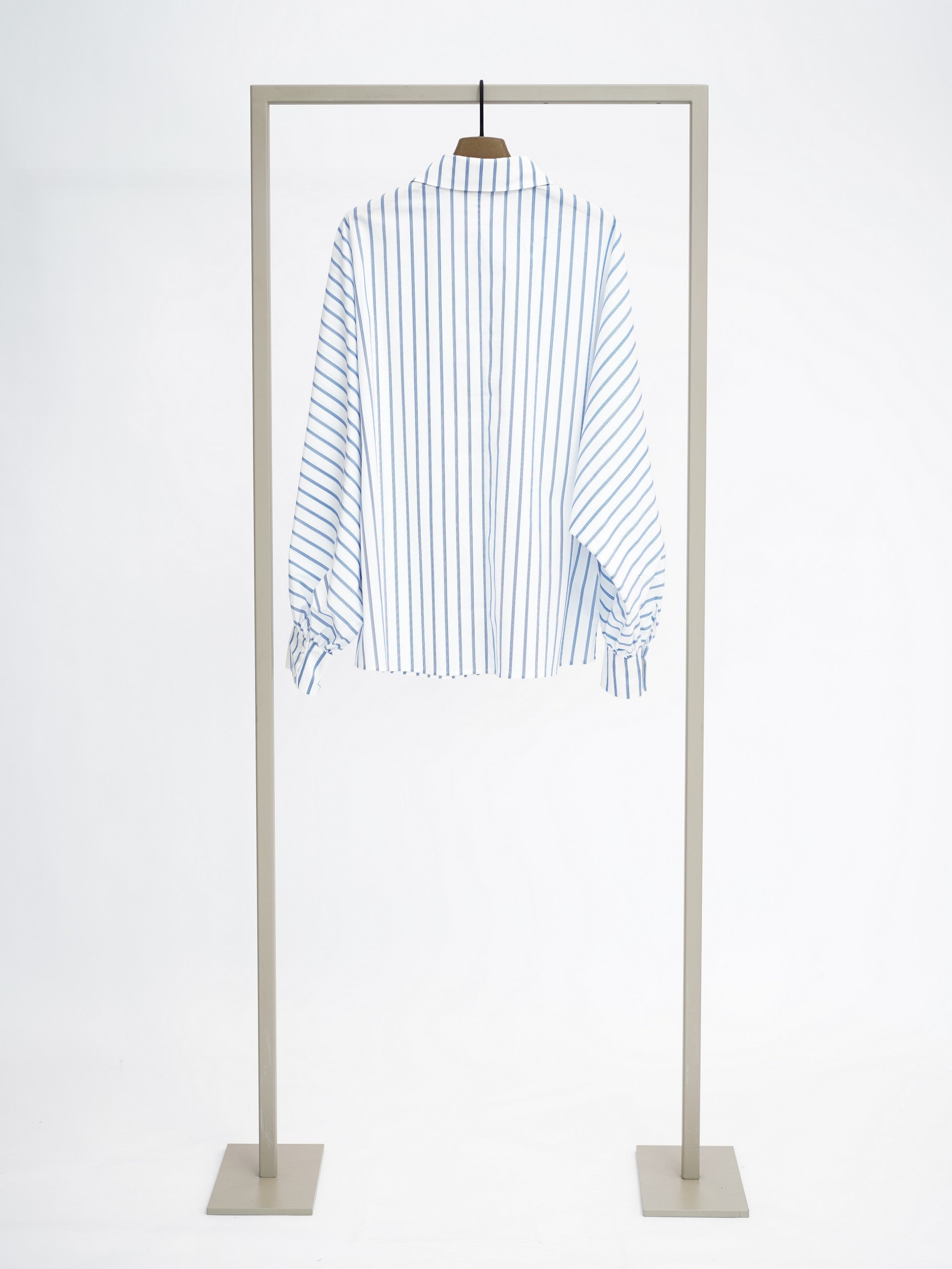 HERZENS Blouse - Azure Superwhite - back view