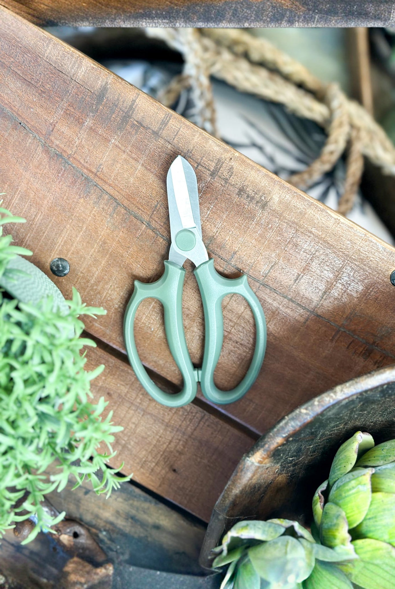 Sprout Flower Scissors Olive - Magpie Style