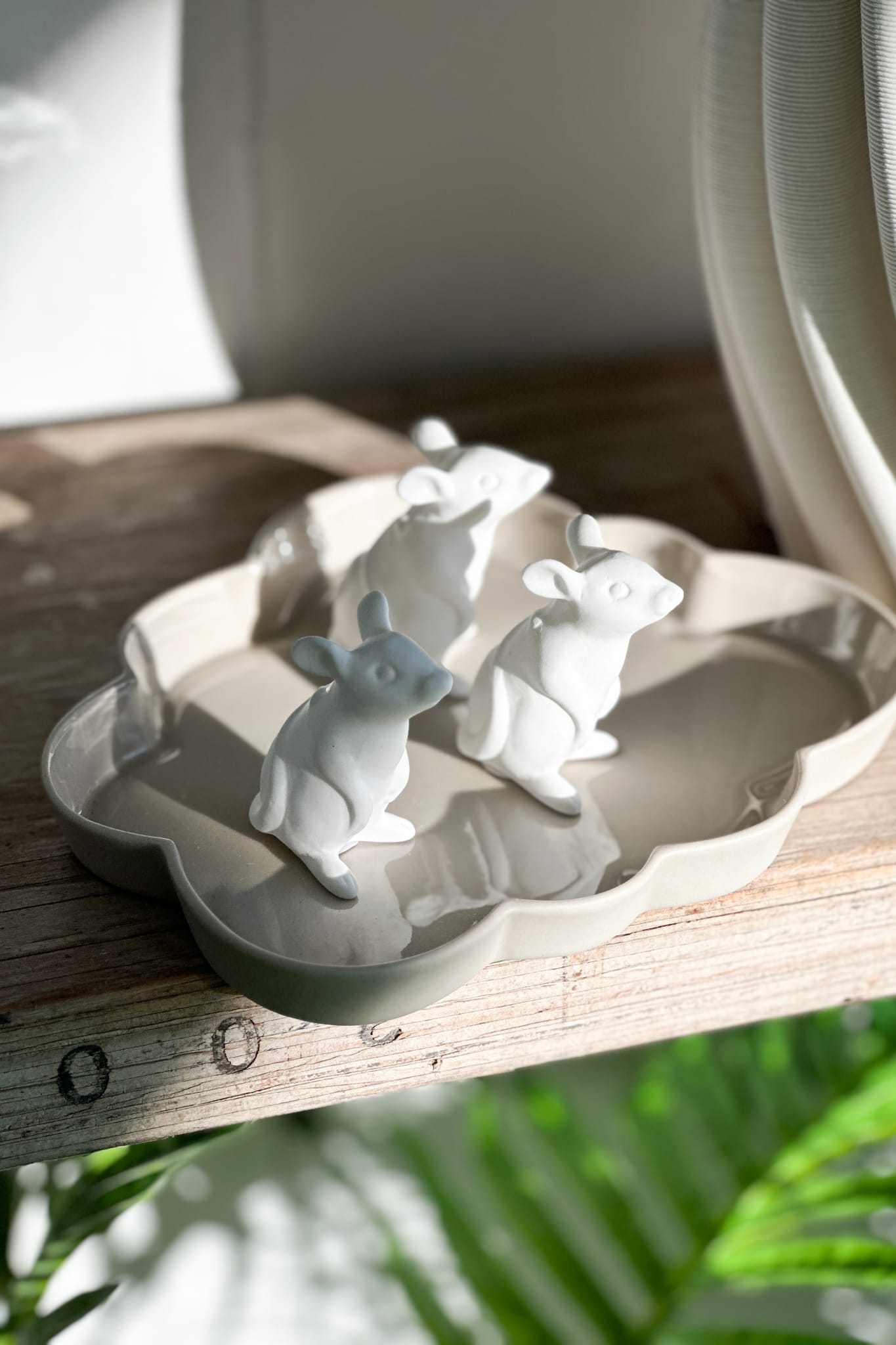 Porcelain Standing Mouse - Magpie Style