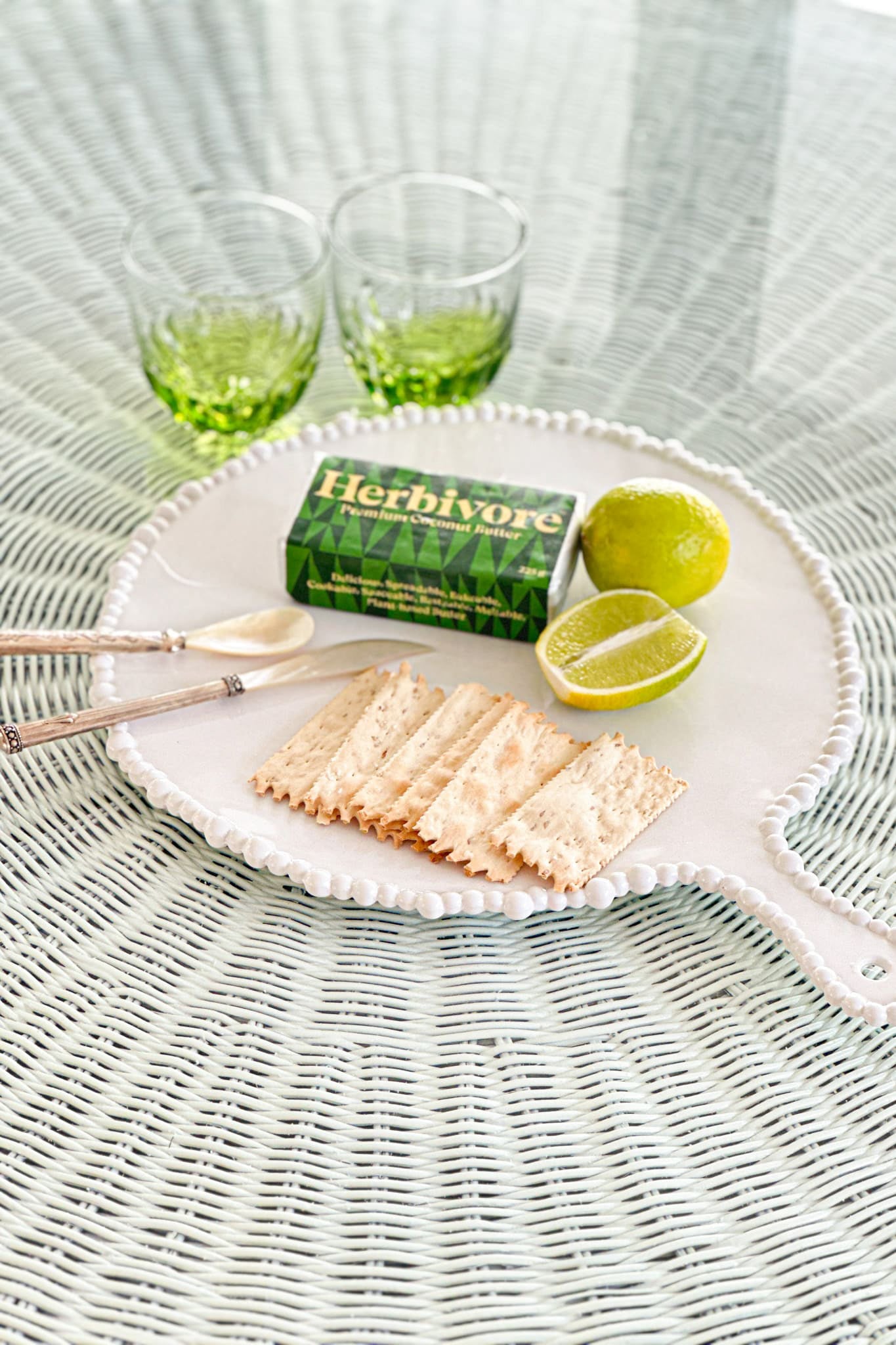 Round Pearl Melamine Platter with Handle - Magpie Style