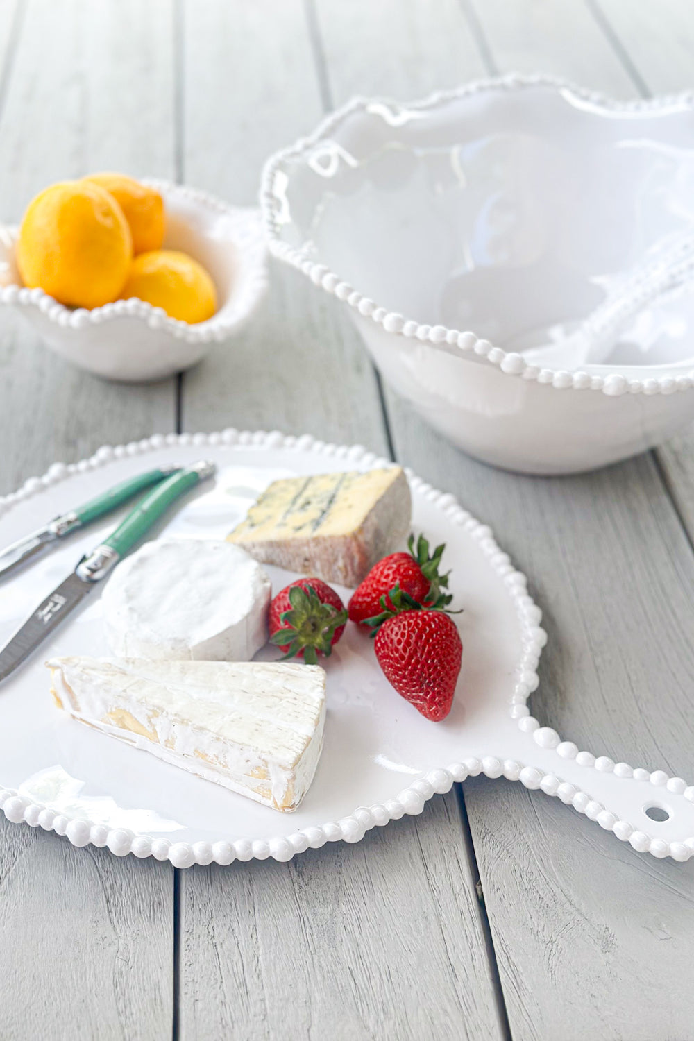 White Round Platter with Handle – Pearl Melamine