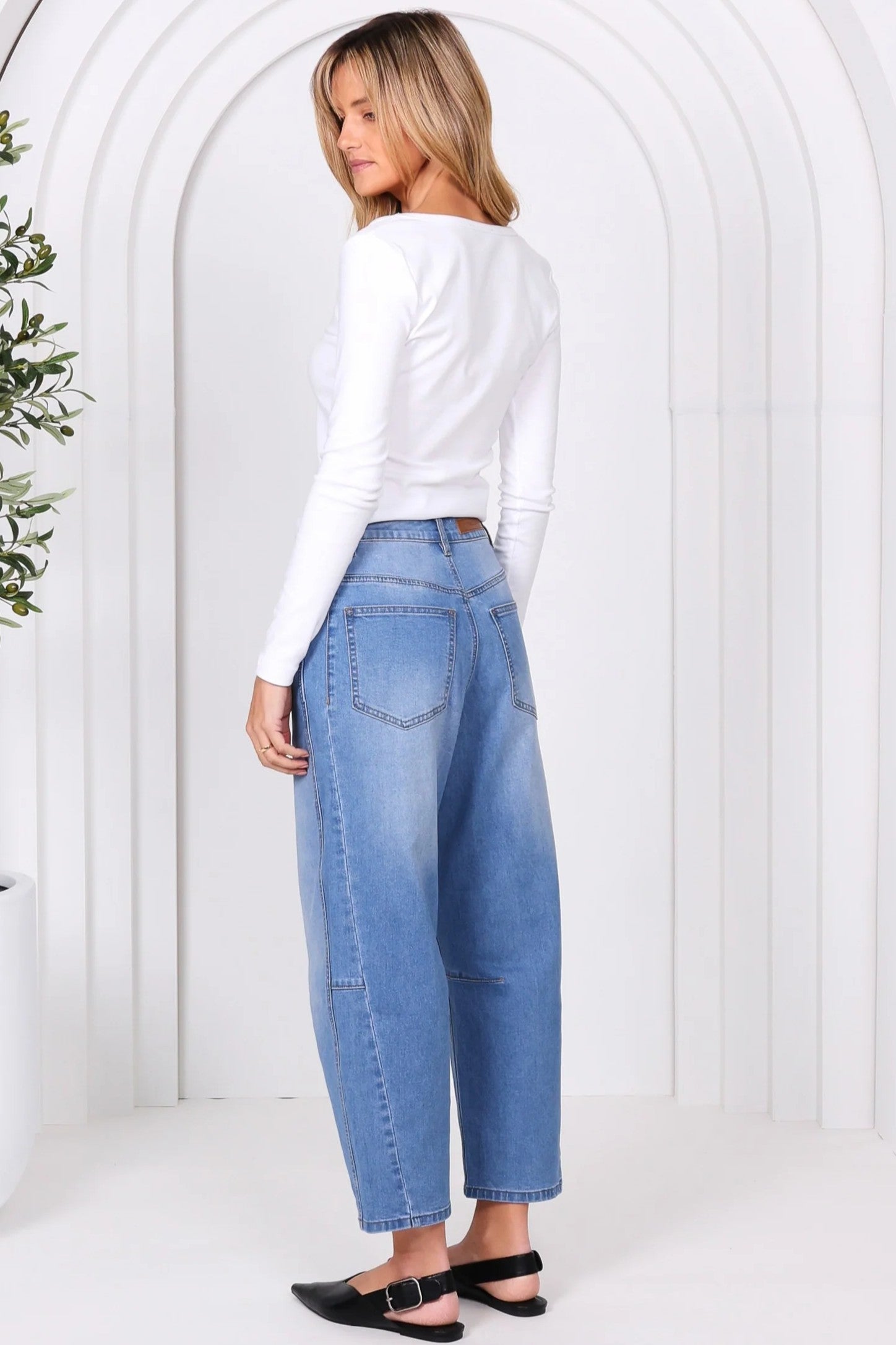 Toni Barrel Jeans - Light Wash Denim - Magpie Style