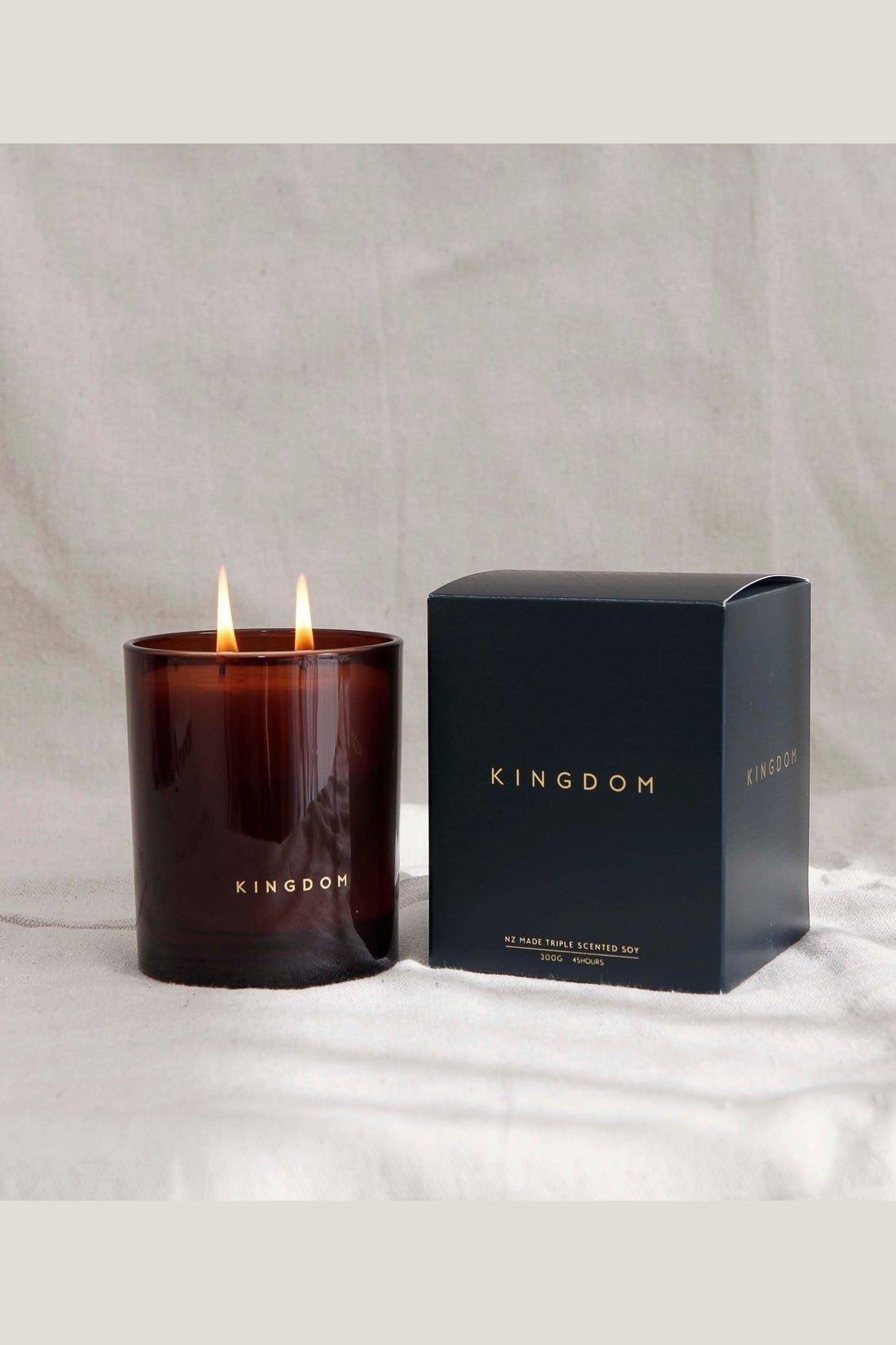 Kingdom Fig & Bergamot Luxury Soy Candle 300g lifestyle image 2