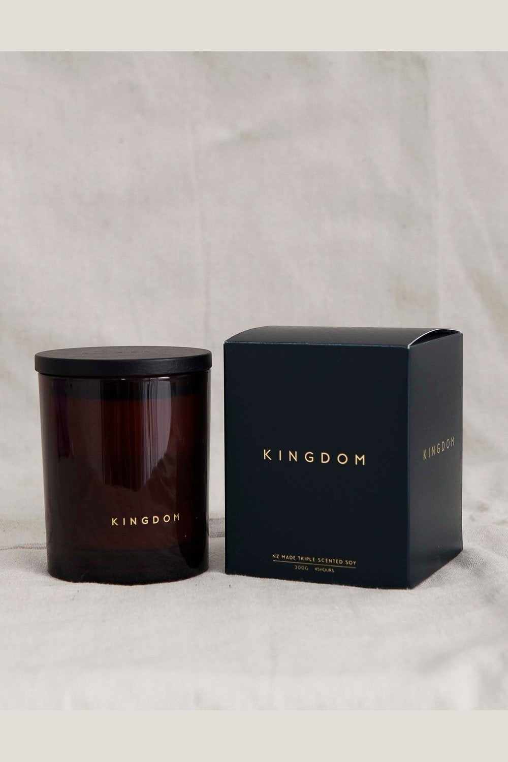 Kingdom Lemongrass & Lime Luxury Soy Candle 300g lifestyle image 5