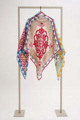 HERZEN'S ANGELEGENHEIT Roses Scarf